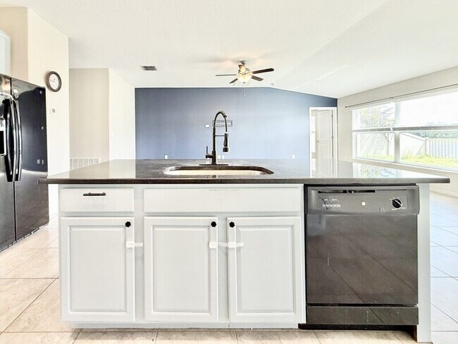 Building Photo - 17134 White Mangrove Dr