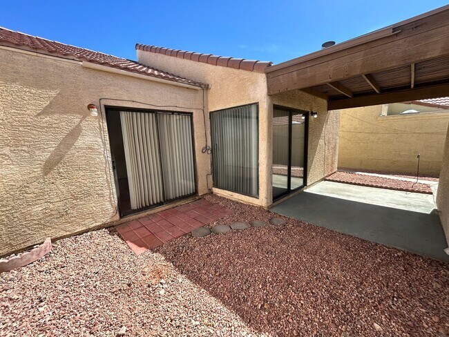 Building Photo - Summerlin Charming retro 2-bedroom home