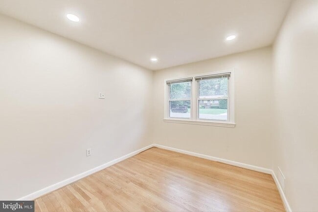 Building Photo - 6107 Parkway Dr