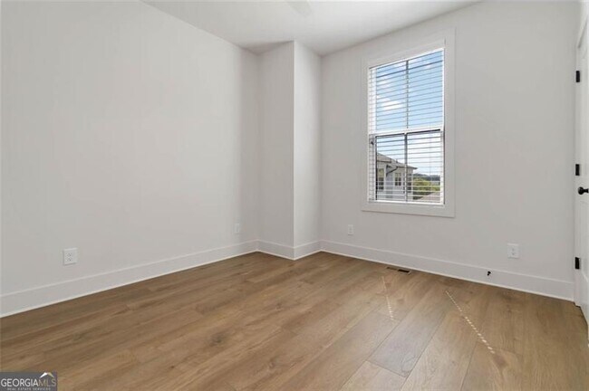 Building Photo - 964 N Circle Dr NW