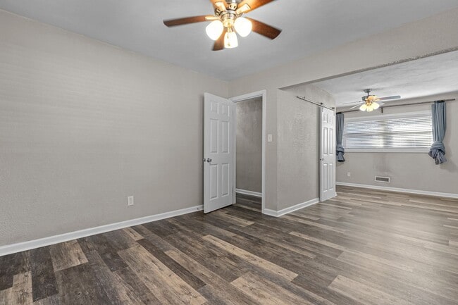 Building Photo - Spacious 4-Bedroom Home with Modern Updates