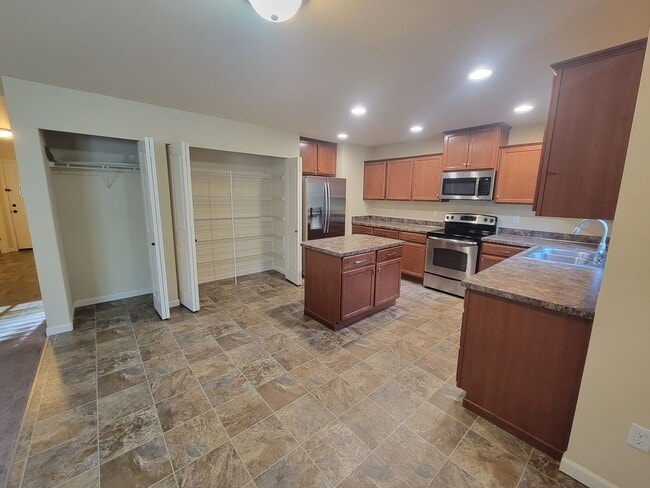 Building Photo - Spacious 3 Bedroom Home in Silverdale!