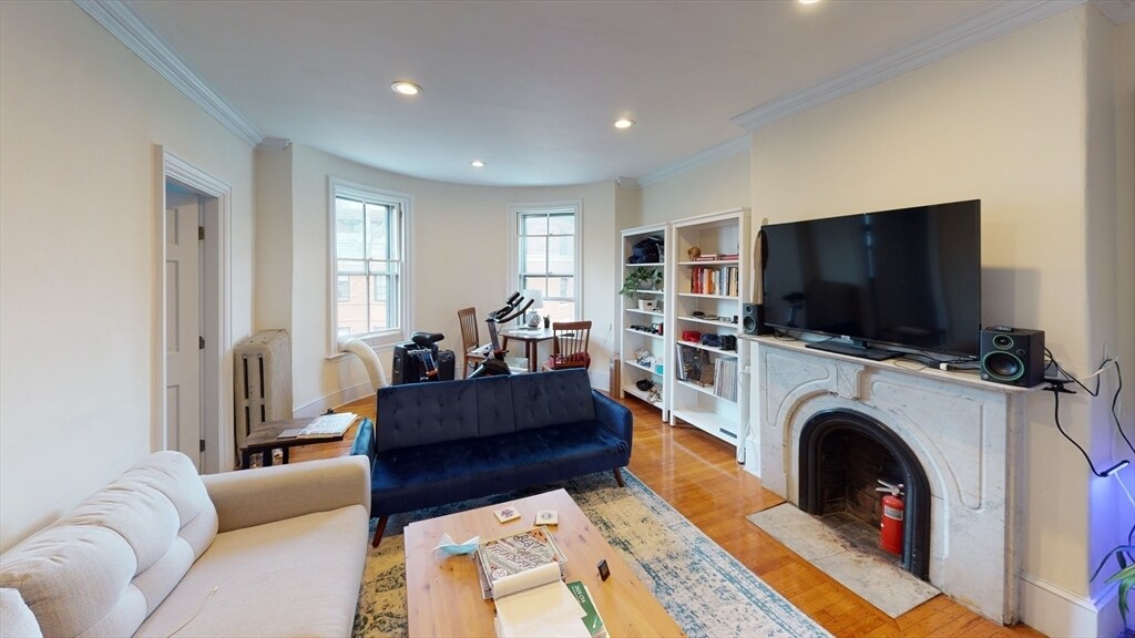 Building Photo - 5 Brimmer St