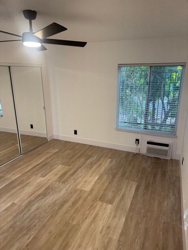 Building Photo - 1810 N Bronson Ave