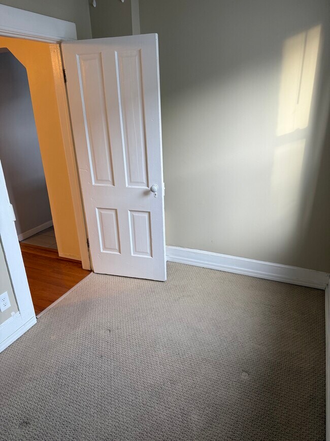 Building Photo - 3115 S Racine Ave