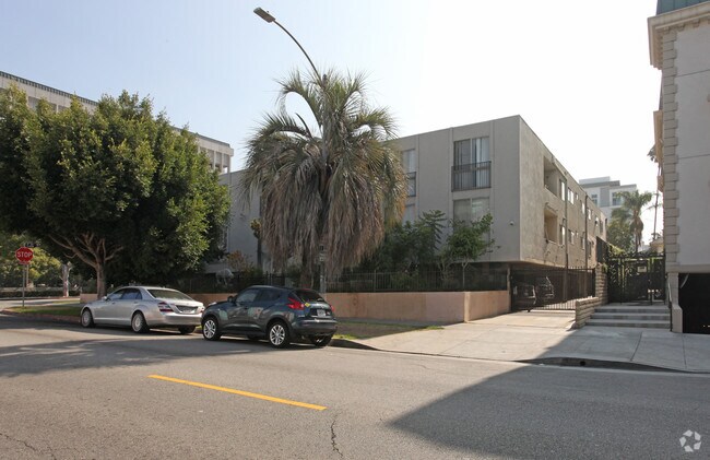 Building Photo - 708 S Oxford Ave