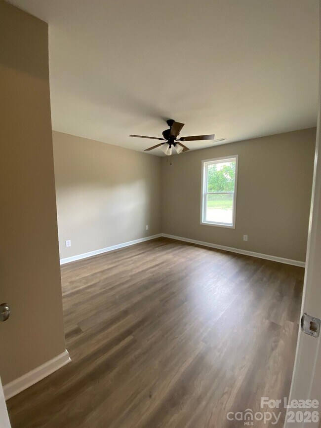 Building Photo - 1961 Glen Manor Ct