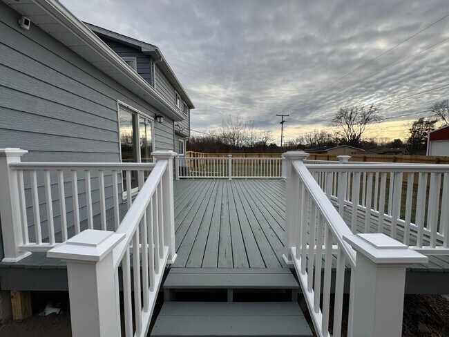 Building Photo - 8106 Warner Rd