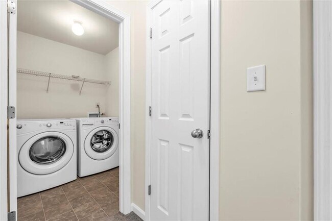 Building Photo - 4242 Winslow Hill Ct
