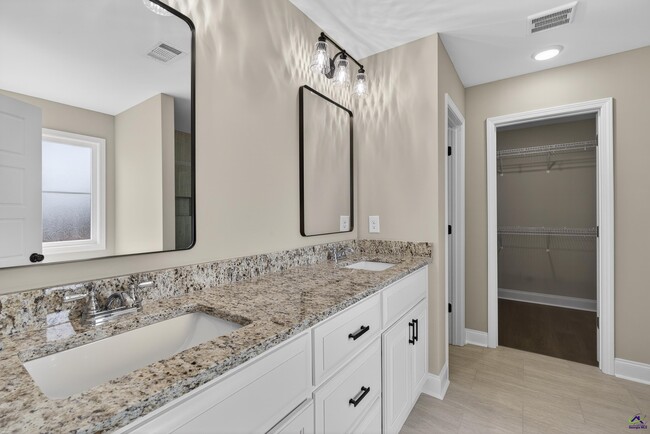 Building Photo - 213 Saraland Trl