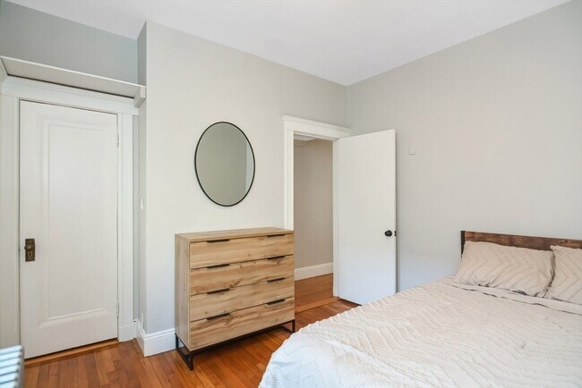 Building Photo - 91-93-93 Bynner St