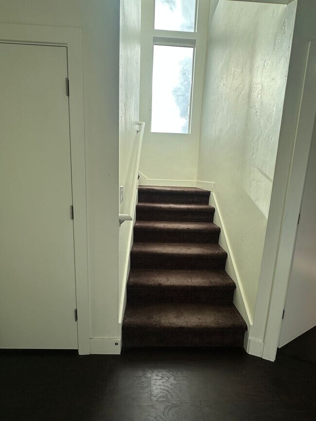 Building Photo - GORGEOUS Home!!!!