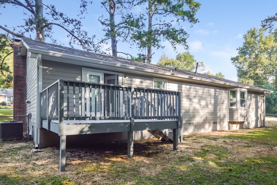 Building Photo - 661 Greenview Ave SE