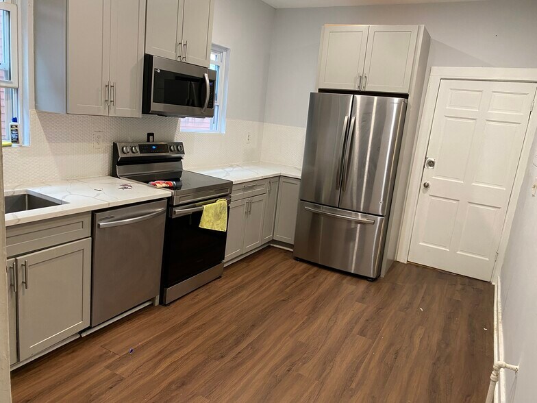 Building Photo - 16 Woodcliff St