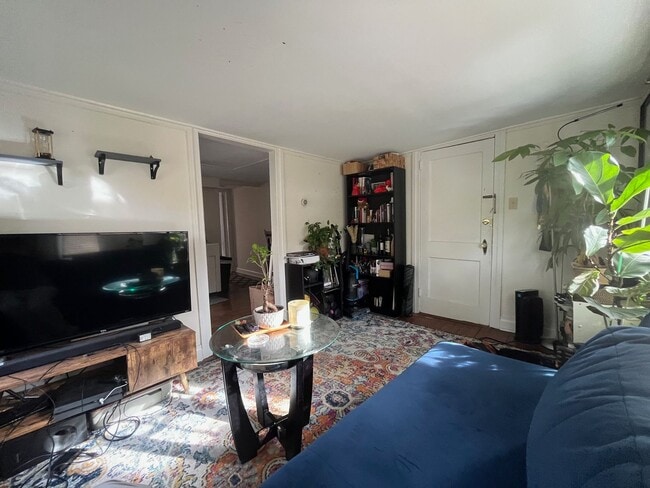 Building Photo - Charming 1BR Apartment Steps from UNC – Water & Electric Included!