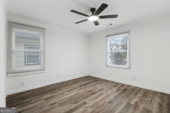 Building Photo - 2160 Dowdell Dr