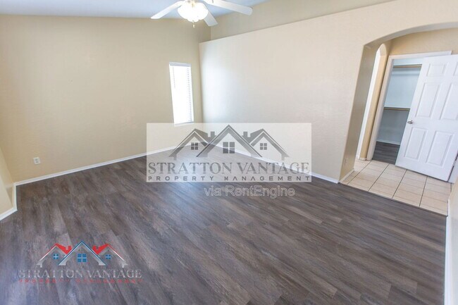 Building Photo - 11754 W Belmont Dr