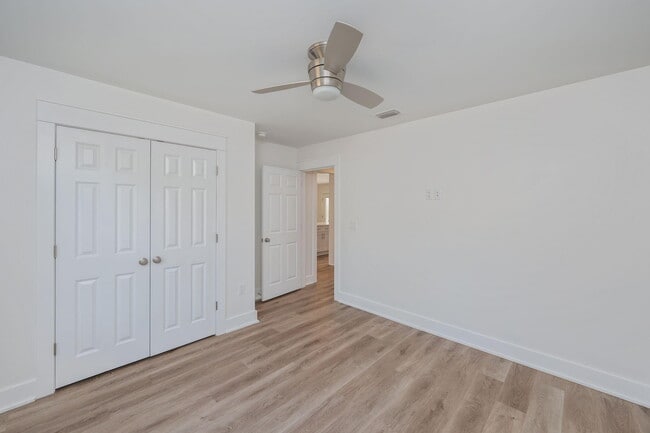 Building Photo - 68 Iris Ln