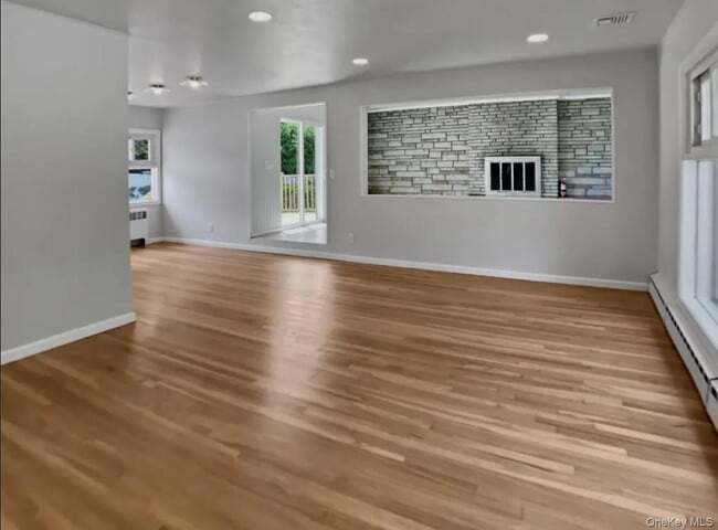 Building Photo - 571 Richmond Rd