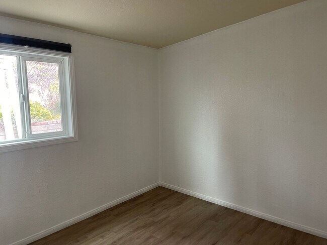Building Photo - 3 Bed, 2 Bath House, New Kitchen plus 2 Bonus Rooms/Office in La Mesa!