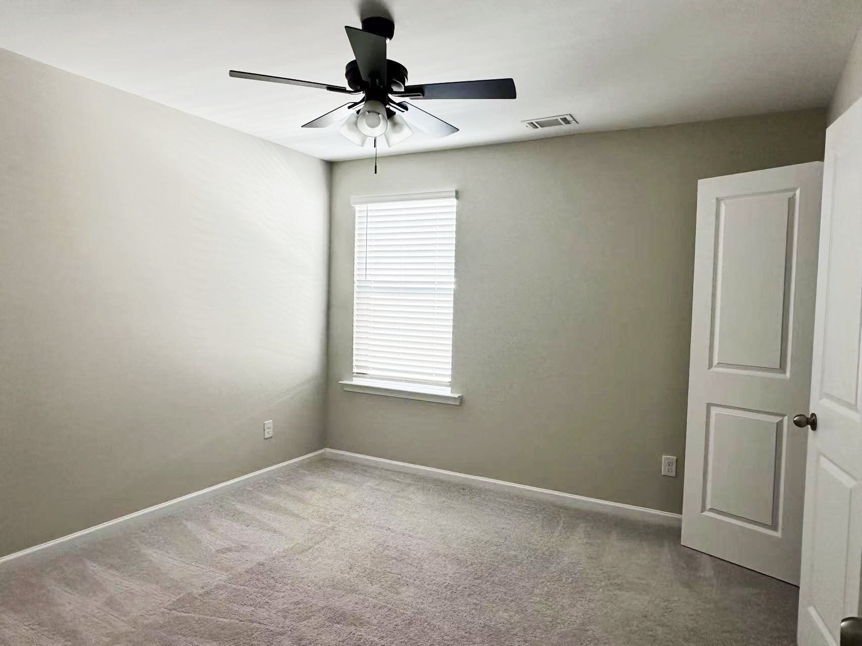 Building Photo - 4372 Grosbeak Dr