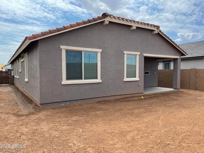 Building Photo - 16424 W Questa Dr