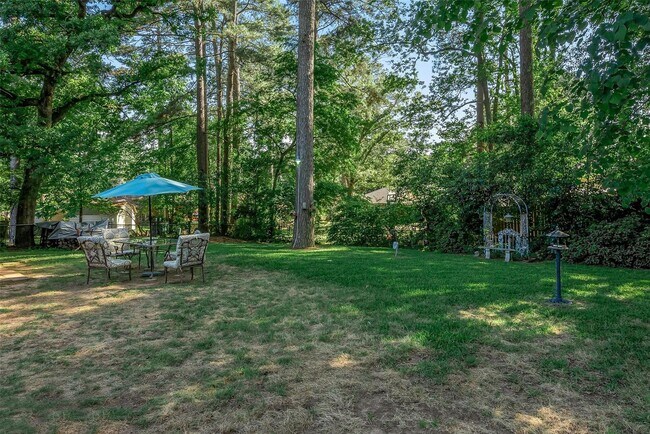 Building Photo - Available Now in Beautiful Southern Hills!