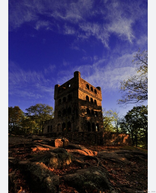 Building Photo - 669 Still Hill Rd