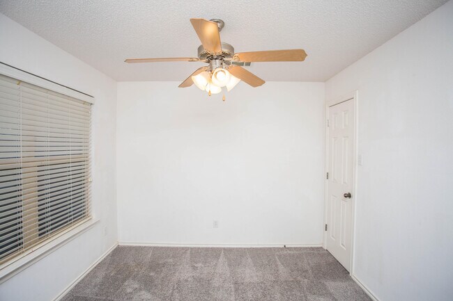 Building Photo - 3114 111th St