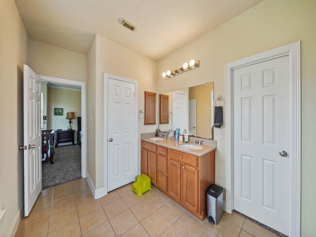Building Photo - 2909 Laurel Brook Ln