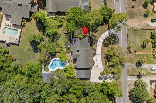 Building Photo - 5704 Woodside Ave