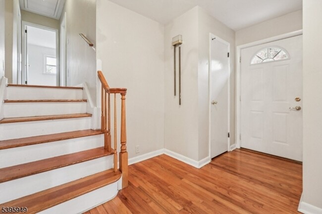 Building Photo - 145 Vivian Ave