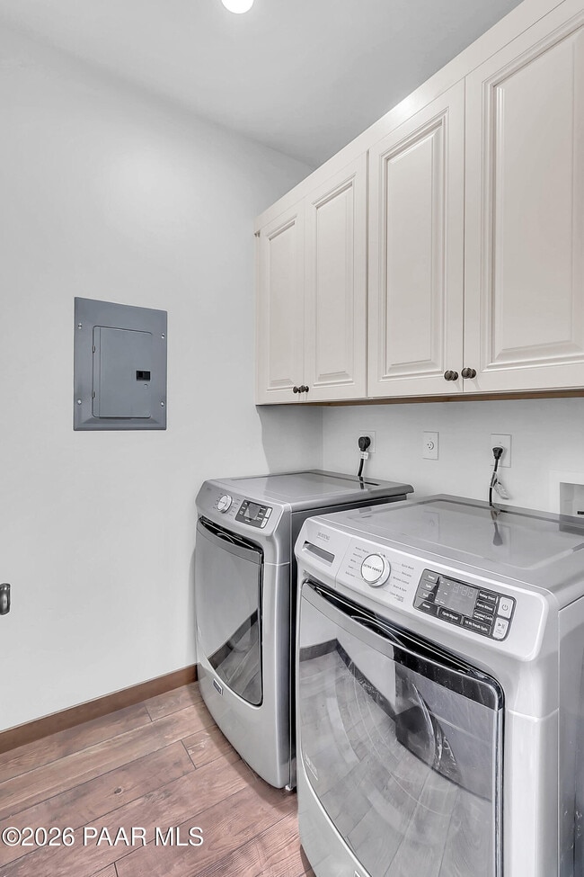 Building Photo - 821 Prescott Heights Dr