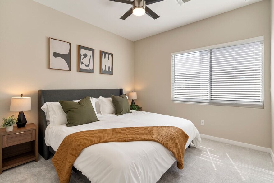 Building Photo - 16601 N Parkview Pl