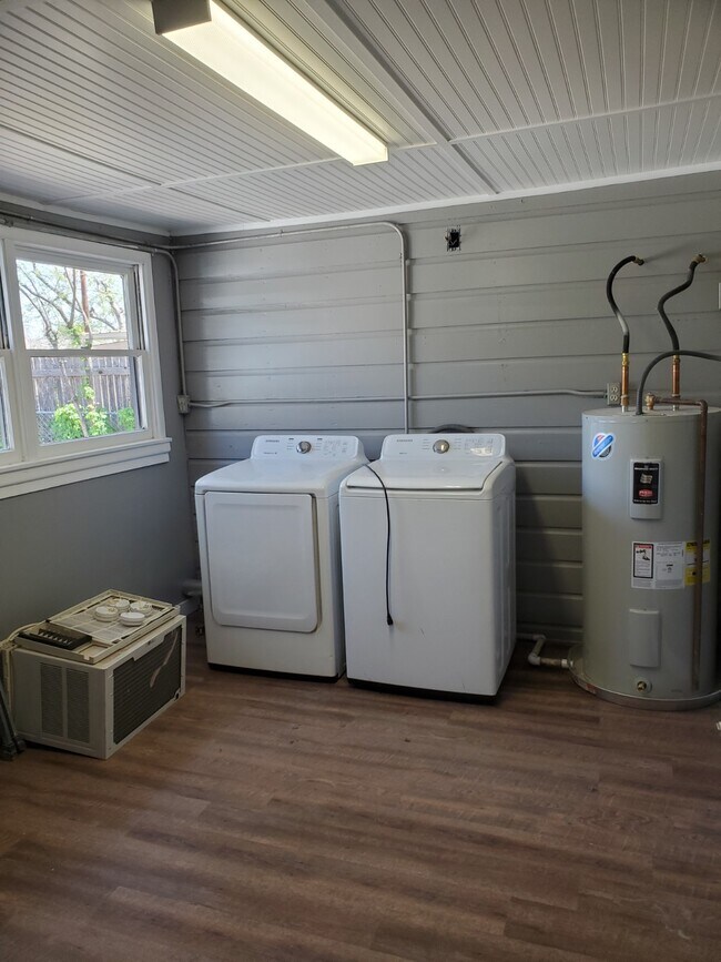 Building Photo - 2824 W Beauregard Ave