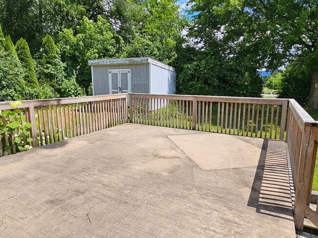 Building Photo - 100 Kuhns Ln