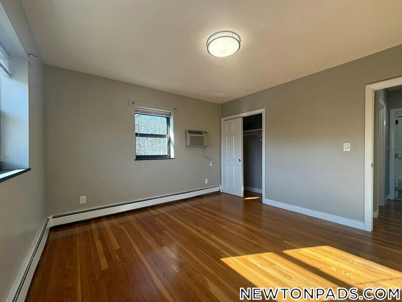 Building Photo - 264 Grove St