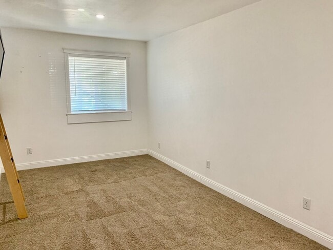 Building Photo - 735 N Trigo Ln