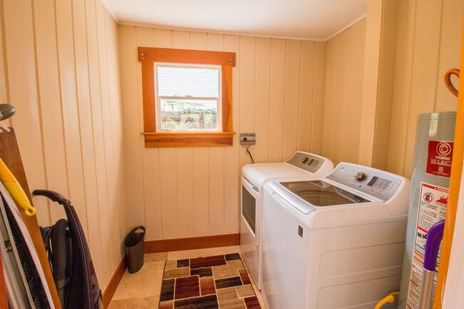 Building Photo - Zara's Cottage: Fully Furnished,  blocks t...