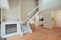Building Photo - 1605 Carriage House Terrace