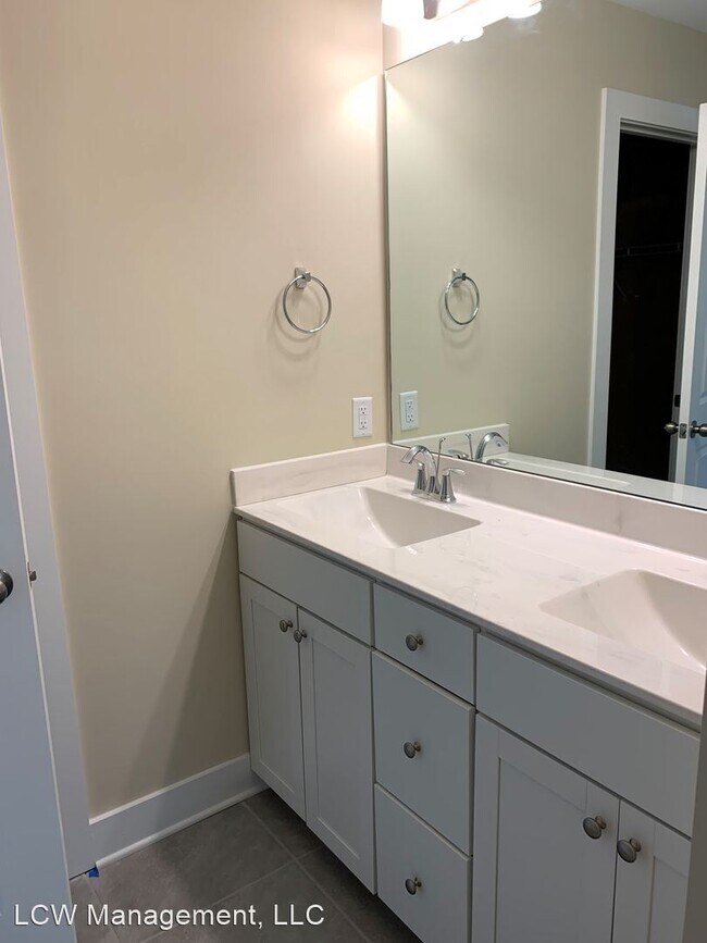 Building Photo - 3 br, 2.5 bath House - 1775 Welden Village...