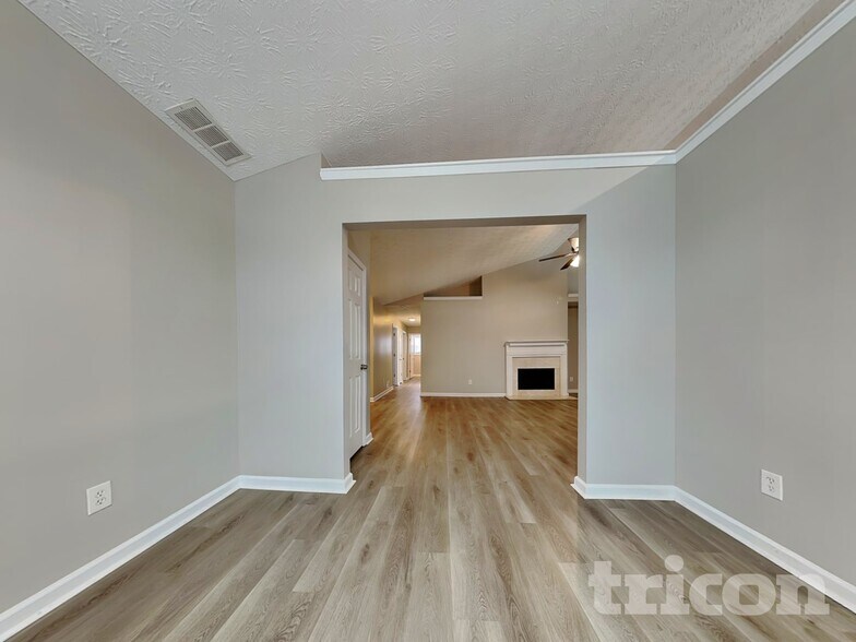 Building Photo - 205 Syracuse Ln