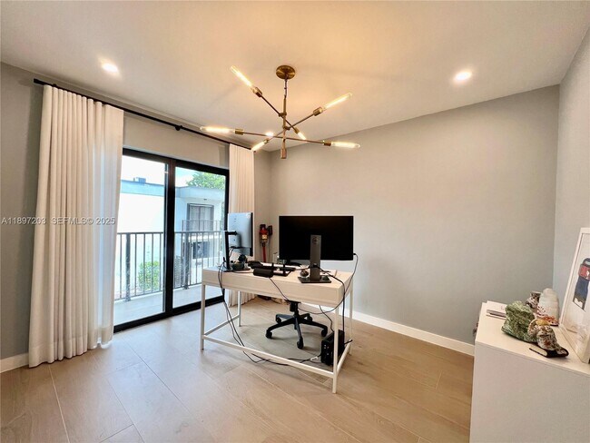 Building Photo - 3220 W Trade Ave