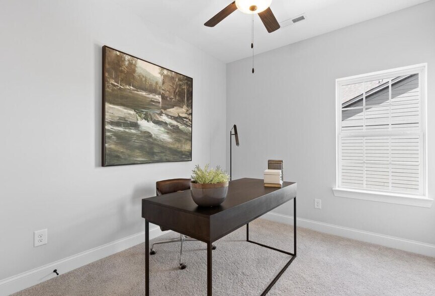 Building Photo - 126 E 19th St