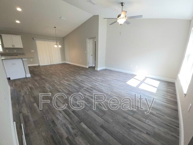 Building Photo - 7838 N Vivian Way