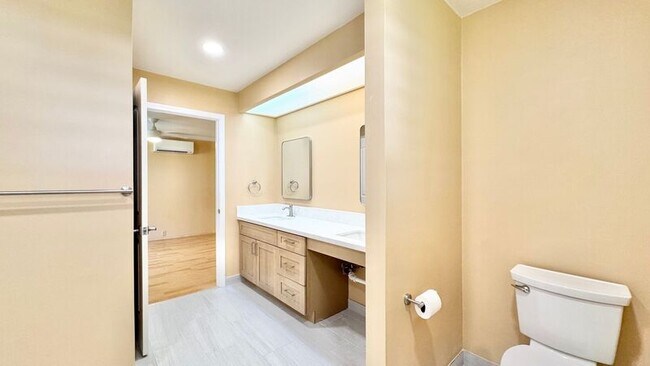 Building Photo - 615 N Kalaheo Ave