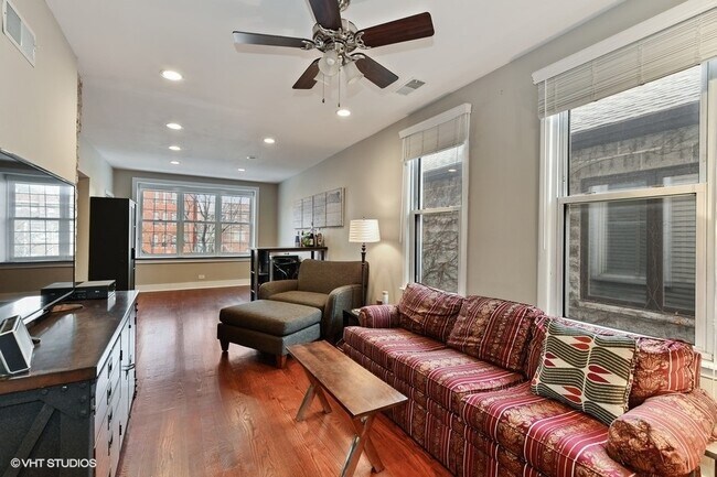 Building Photo - 1437 W Oakdale Ave