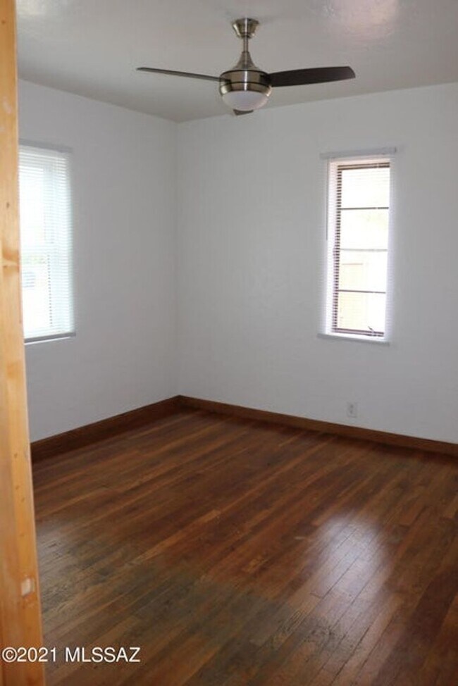 Building Photo - 1202 N Tucson Blvd