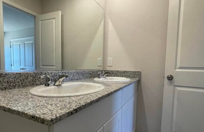 Building Photo - Charming 3 bed 2 bath home located in Eloy!