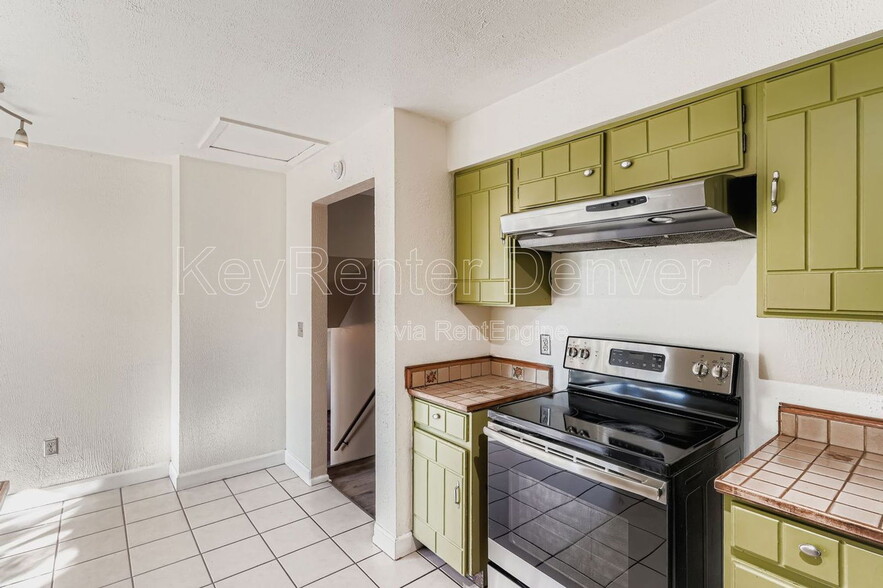 Building Photo - 6529 Van Gordon Ct